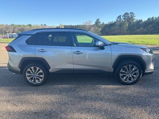 Used 2019 Toyota RAV4 XLE Premium image 7