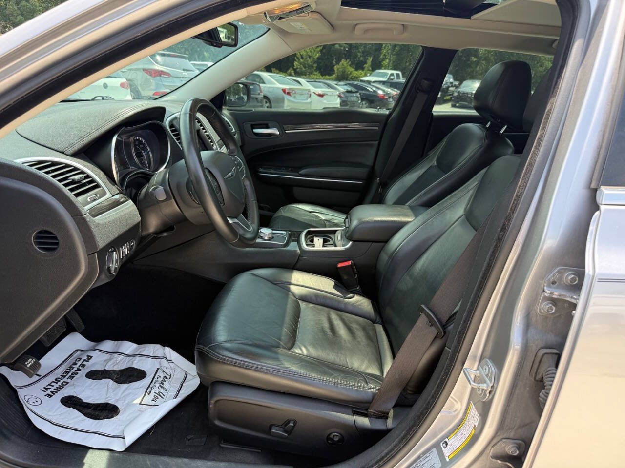 Used 2017 Chrysler 300 Limited w/ 300 Premium Group RWD image 15