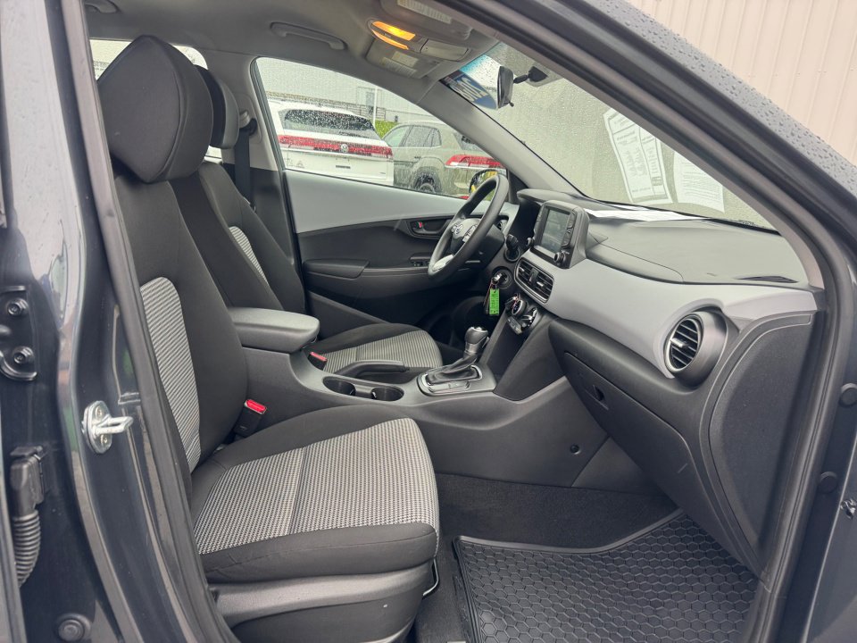 Used 2018 Hyundai Kona SE image 32