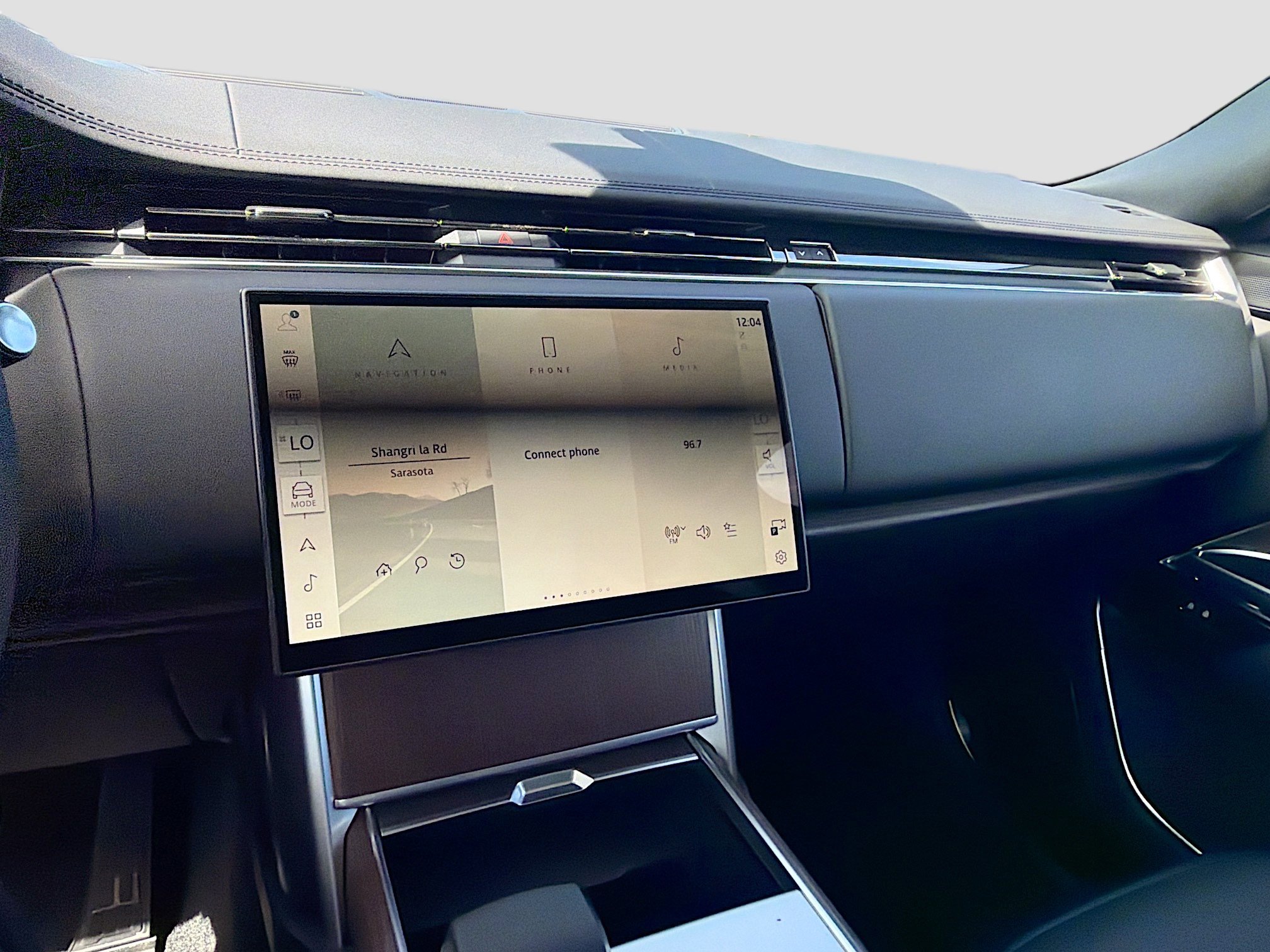 New 2026 Land Rover Range Rover SE image 29