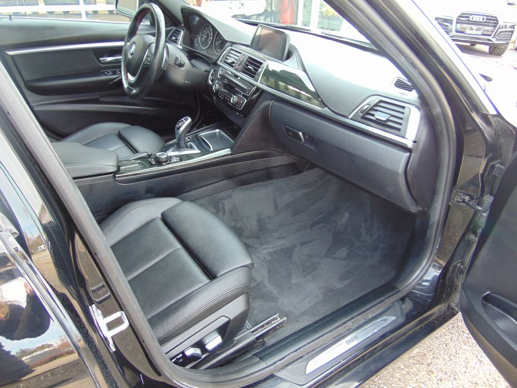 Used 2018 BMW 330i xDrive Sedan w/ Convenience Package AWD/4WD image 5