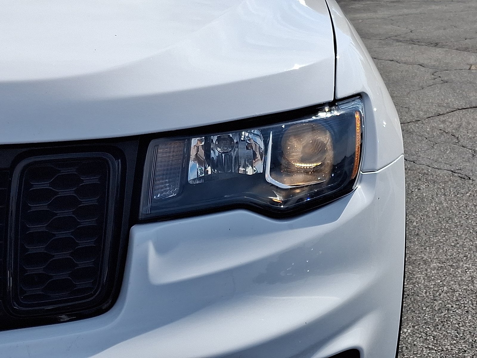 Used 2019 Jeep Grand Cherokee Laredo AWD/4WD image 9