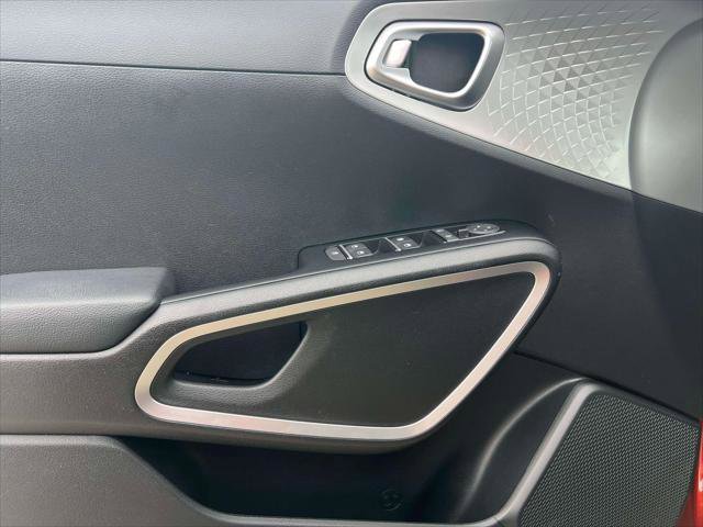 Used 2023 Kia Soul LX w/ LX Technology Package image 14