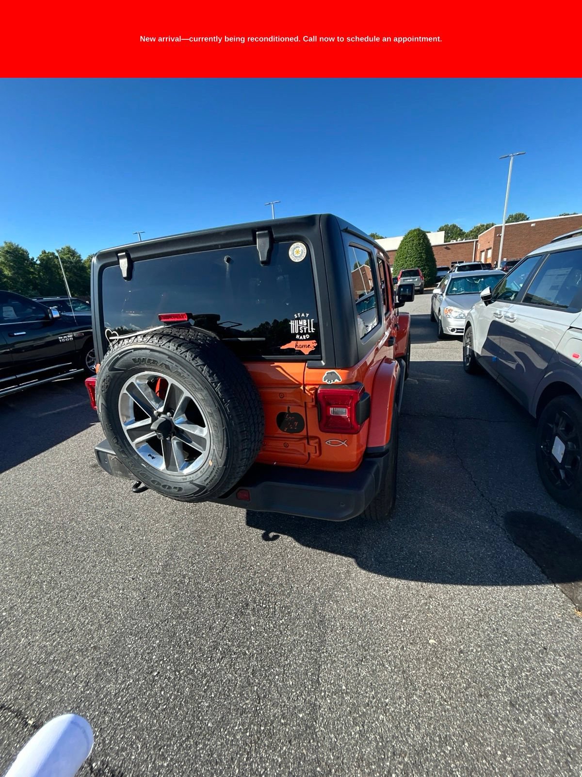 Used 2018 Jeep Wrangler Unlimited Sahara AWD/4WD image 14