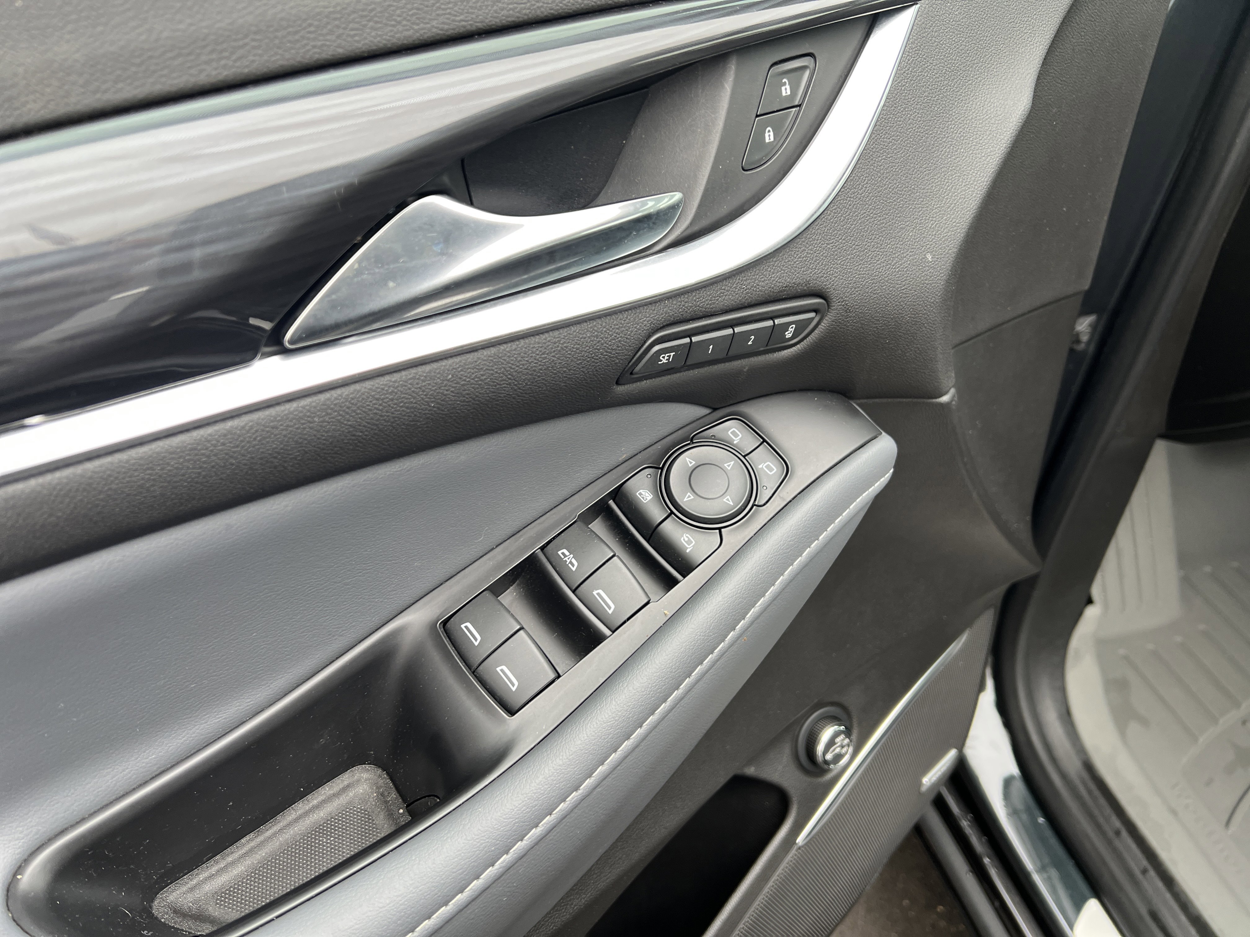 Used 2021 Buick Enclave Premium w/ Sun and Sites Package image 15