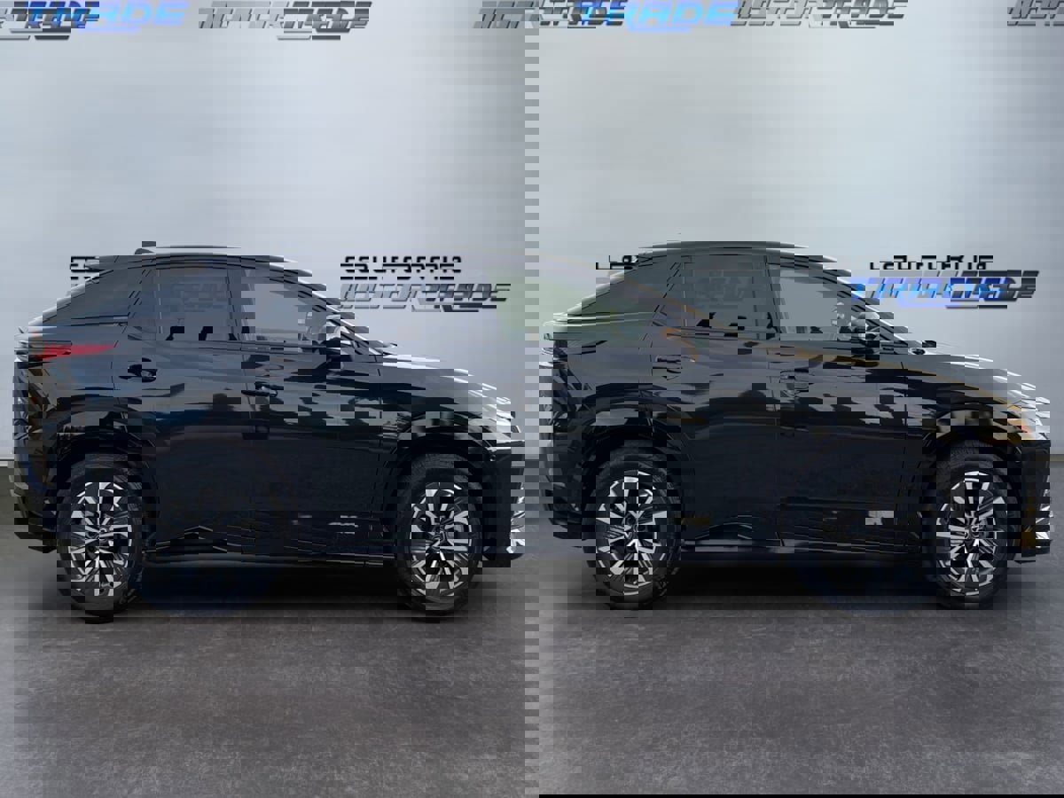 Used 2023 Lexus RZ 450e Premium w/ Technology Package image 4