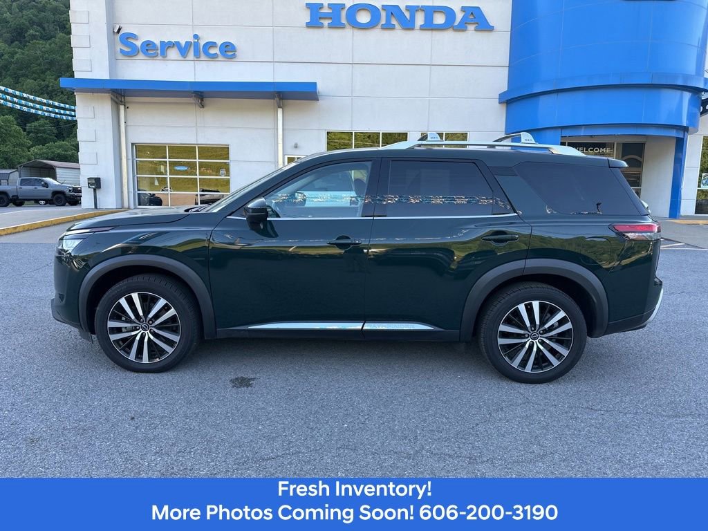 Used 2023 Nissan Pathfinder Platinum w/ Cargo Package AWD/4WD image 2