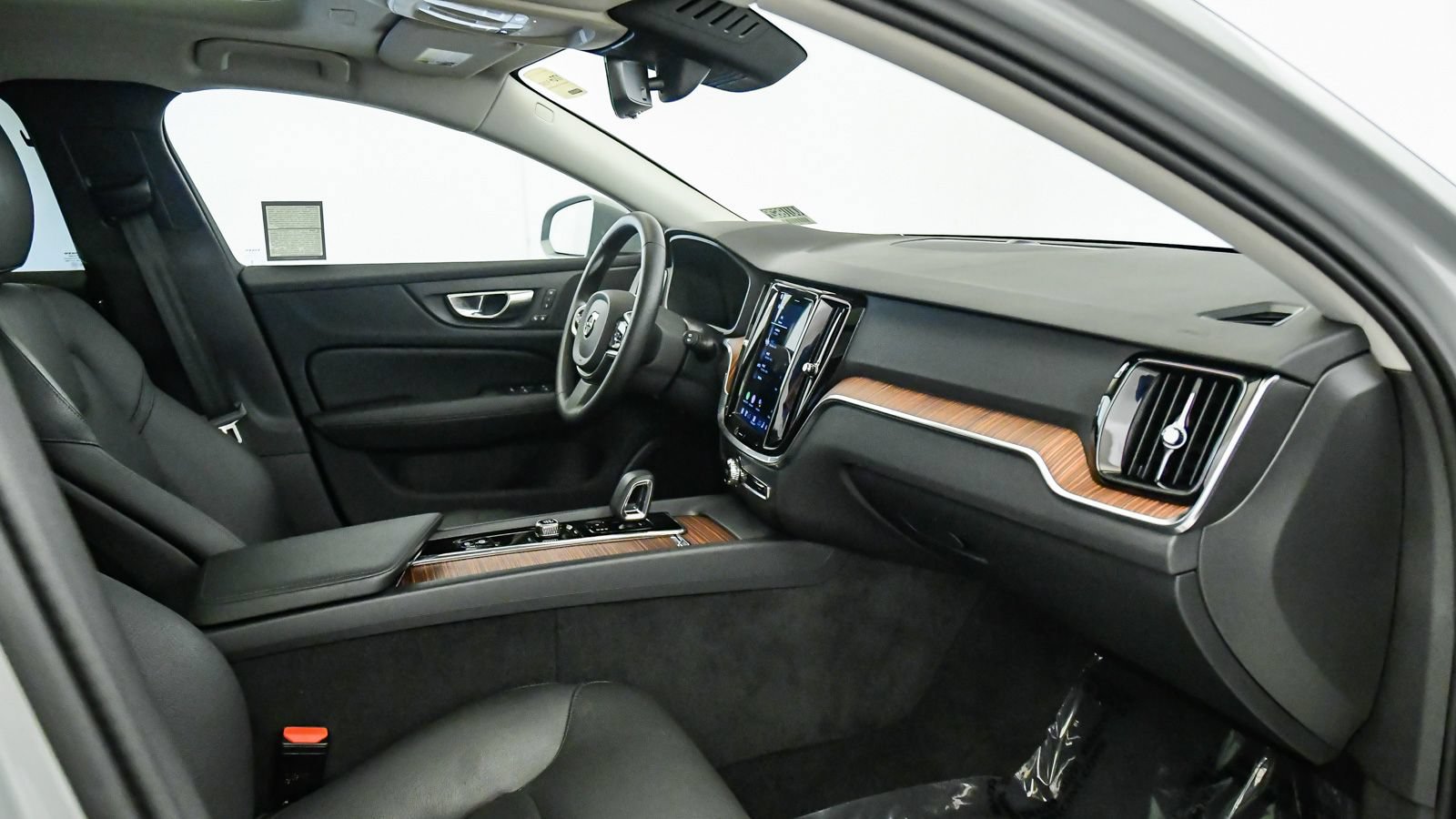 Certified 2025 Volvo V60 B5 Cross Country Plus AWD/4WD image 16