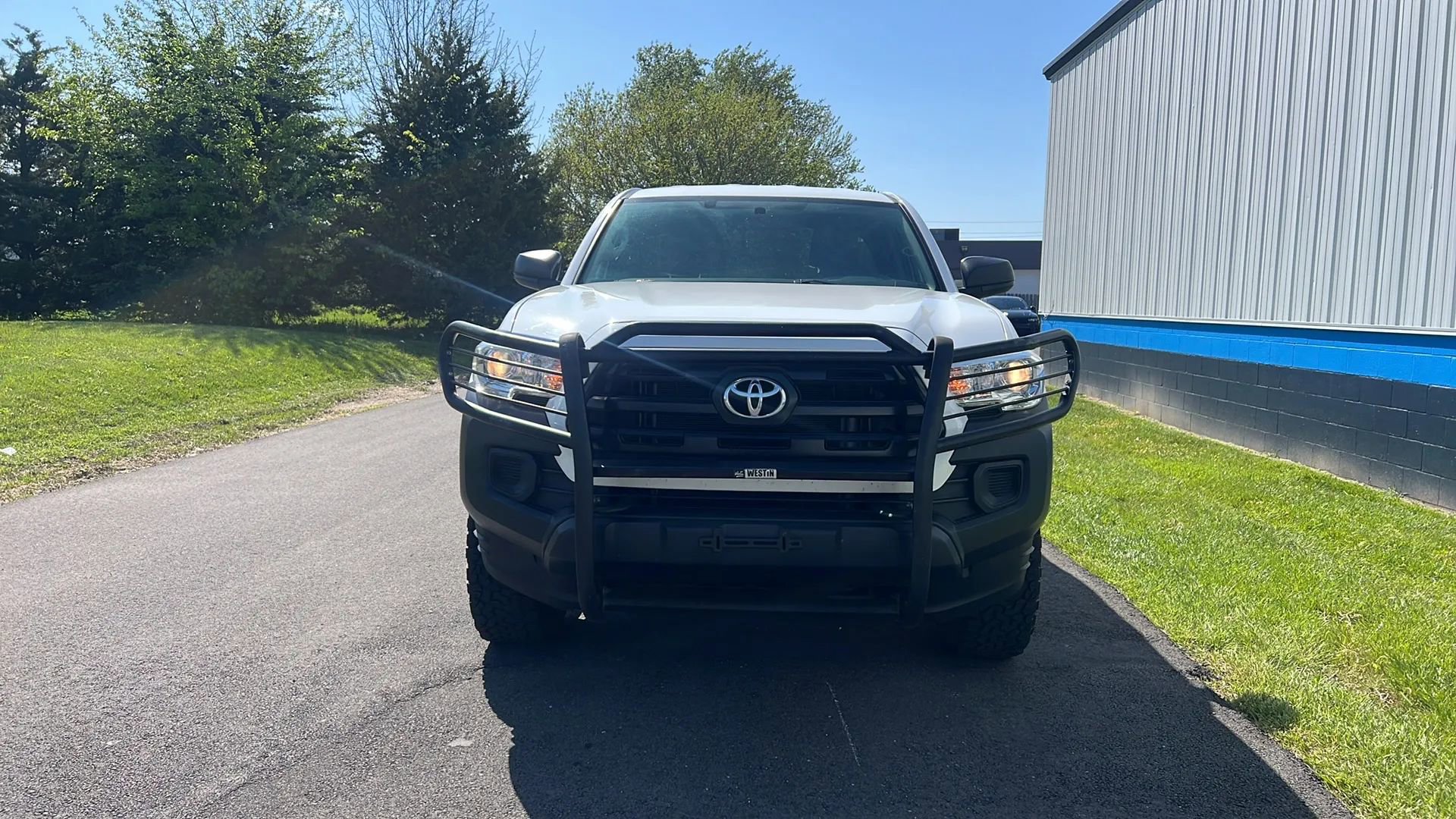 Used 2017 Toyota Tacoma SR image 2