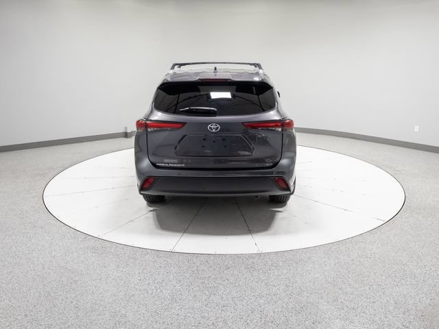 Used 2022 Toyota Highlander XLE AWD/4WD image 35