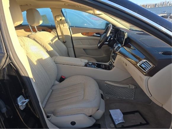 Used 2015 Mercedes-Benz CLS 550 4MATIC w/ Premium Package image 4