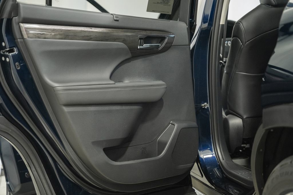 New 2026 Toyota Highlander Platinum image 43