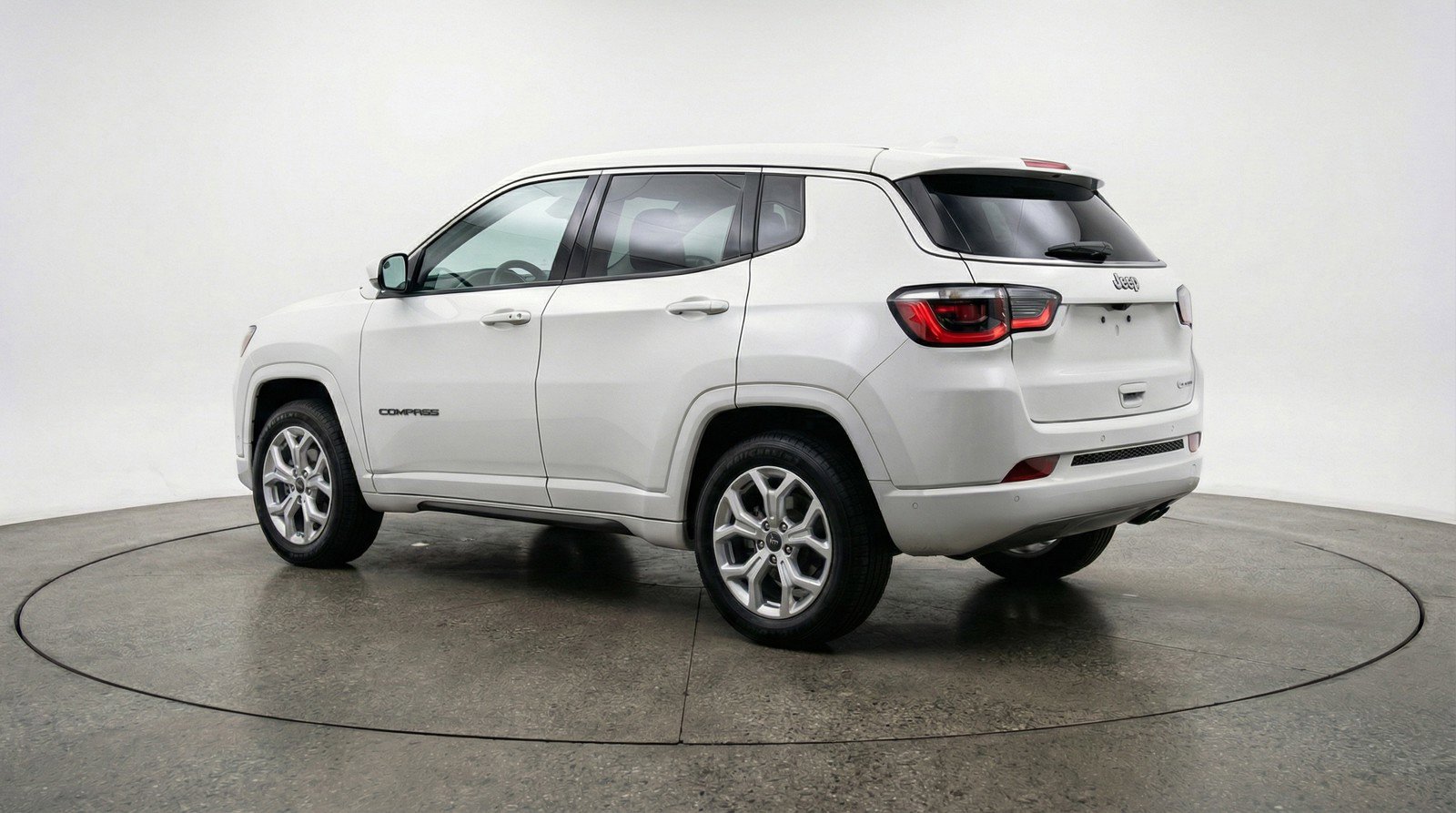 Used 2025 Jeep Compass Latitude image 6