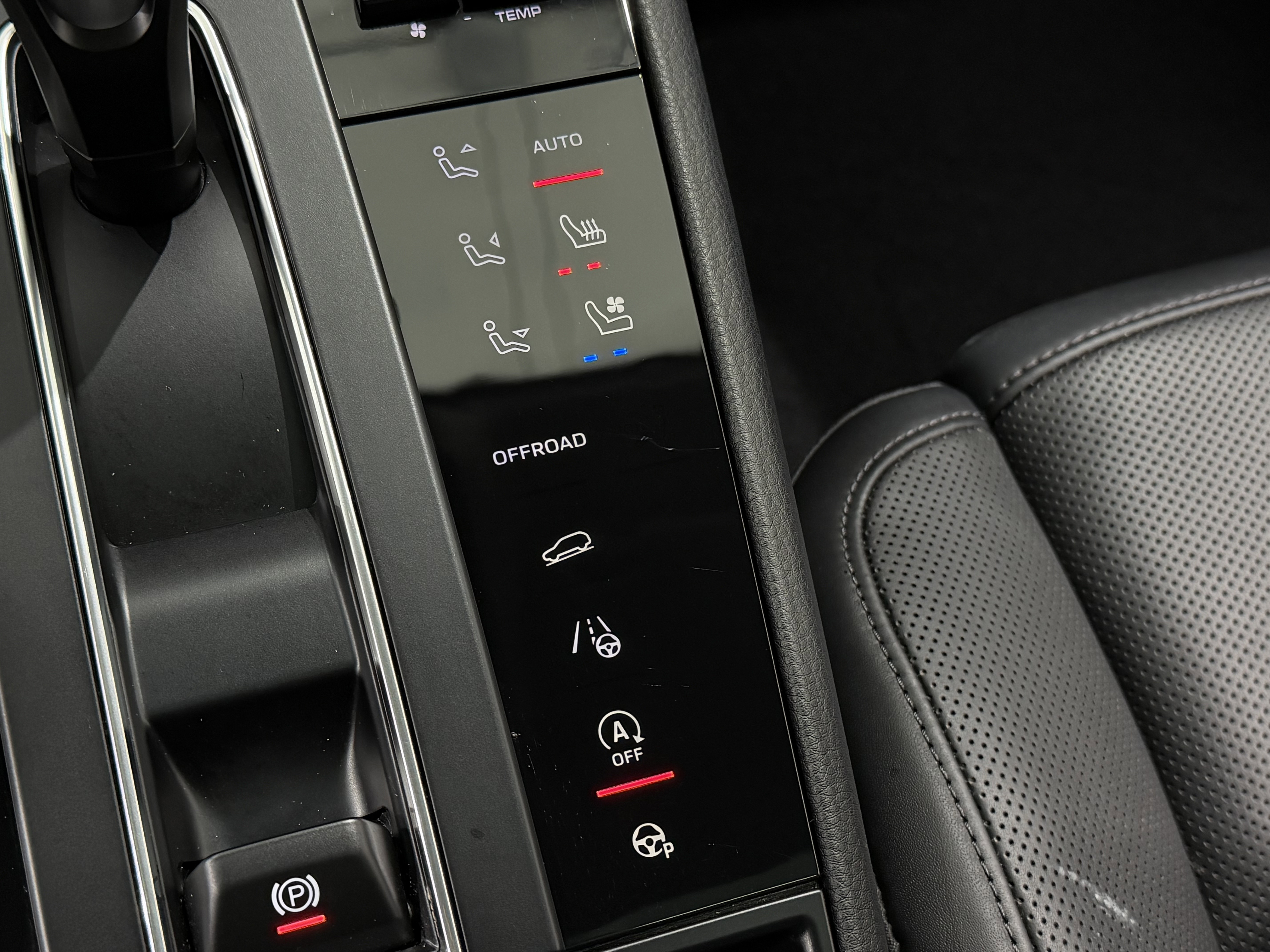 Certified 2025 Porsche Macan image 39