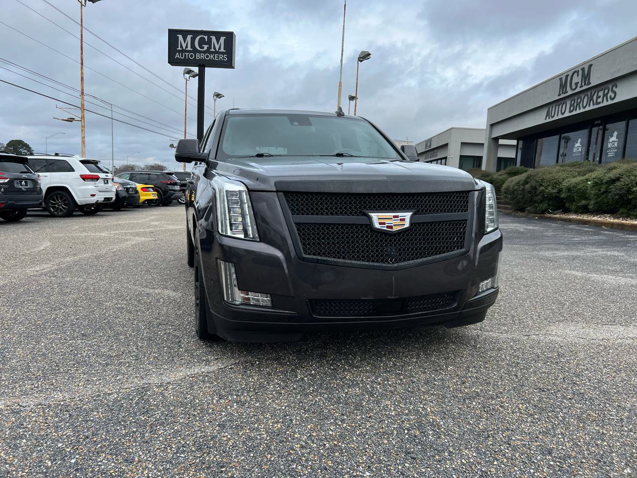 Used 2018 Cadillac Escalade Platinum image 3