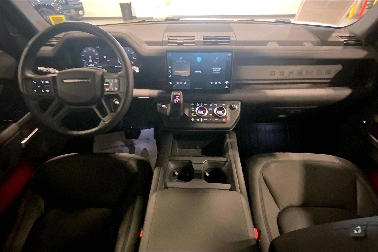 Certified 2025 Land Rover Defender 110 X-Dynamic SE AWD/4WD image 15