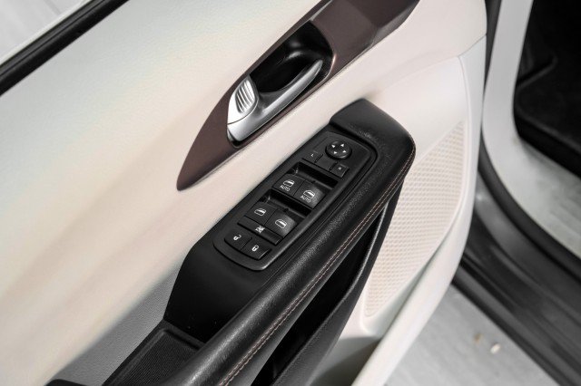 Used 2019 Chrysler Pacifica Touring-L FWD image 40