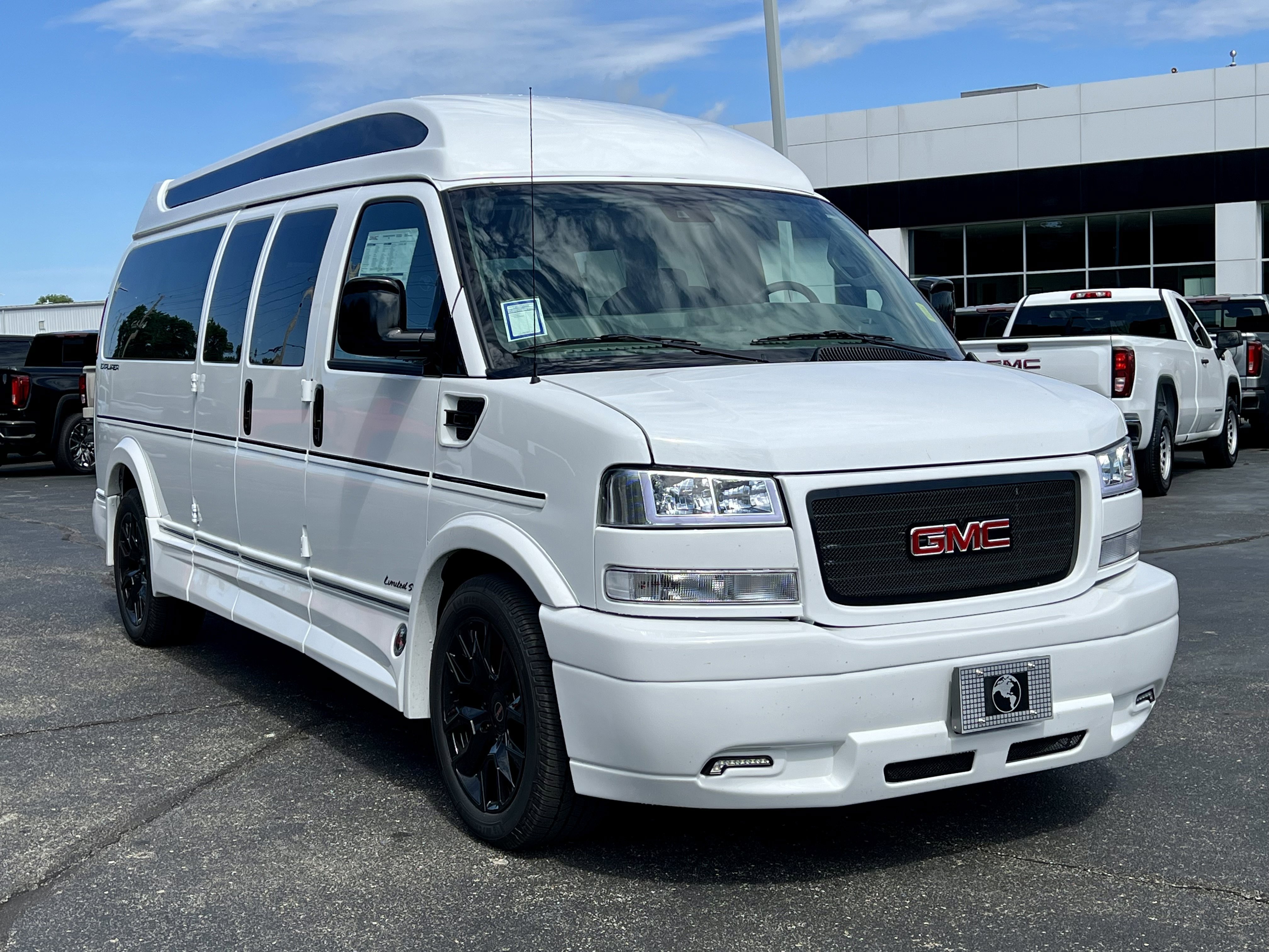 New 2026 GMC Savana 2500 Extended w/ Driver Convenience Package RWD image 1