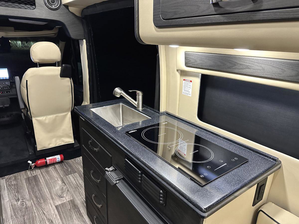 Used 2023 RAM ProMaster 3500 w/ Premium Convenience Group (B) FWD image 2