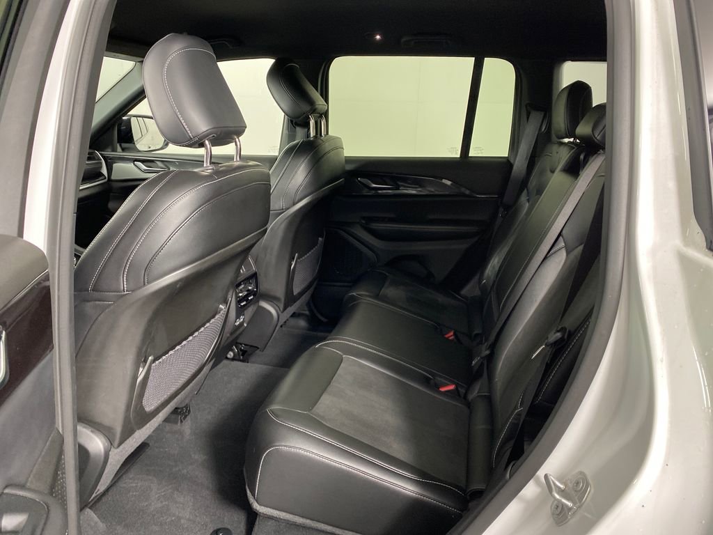 Used 2023 Jeep Grand Cherokee Altitude image 29