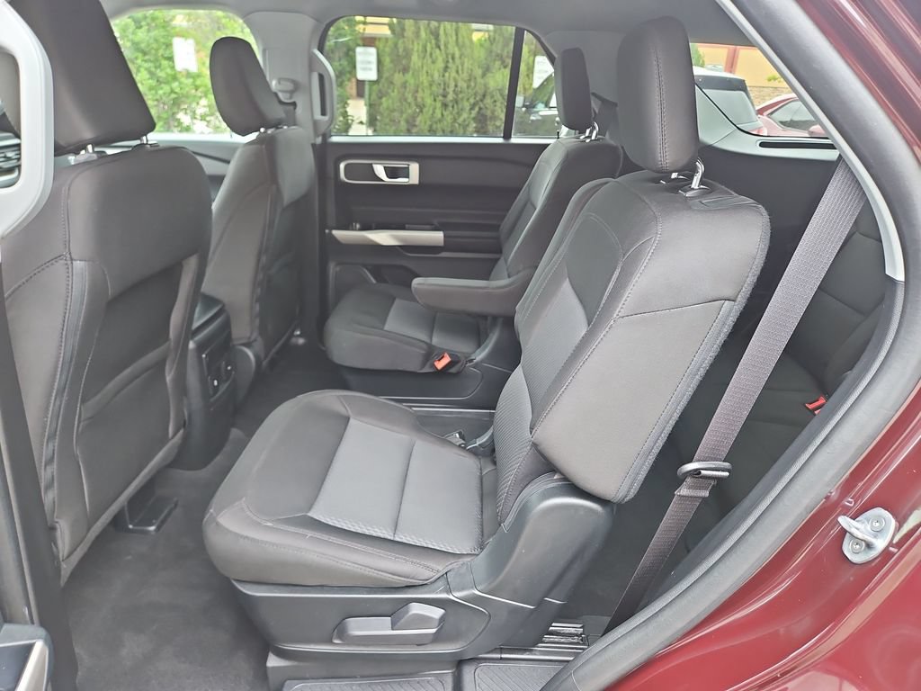 Used 2023 Ford Explorer XLT AWD/4WD image 24