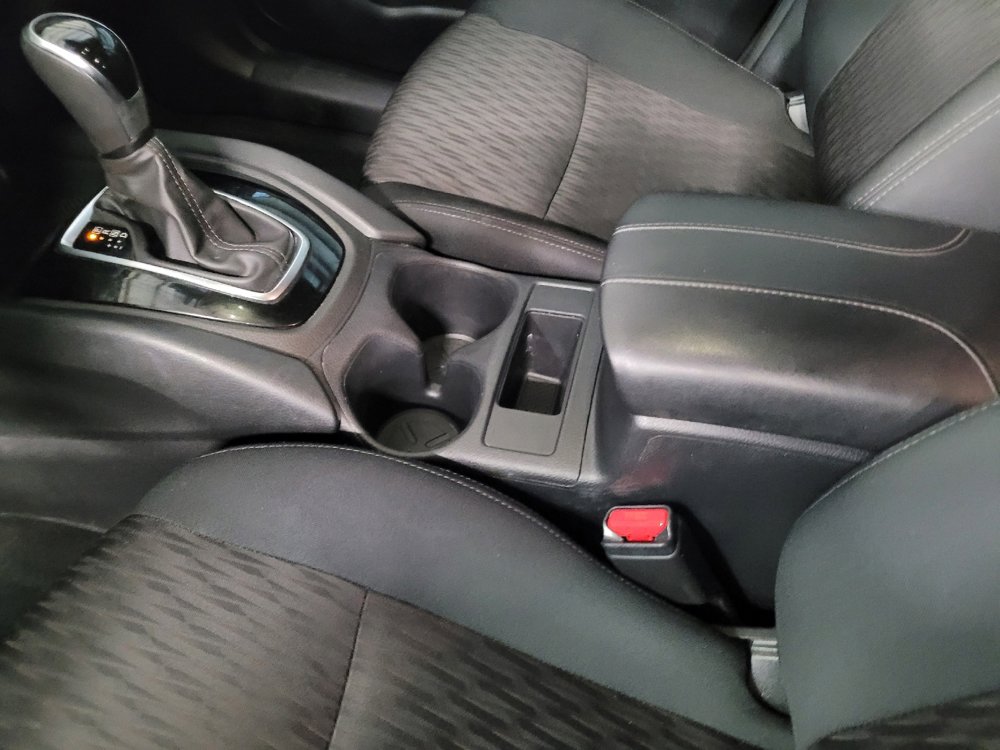 Used 2020 Nissan Rogue S FWD image 26