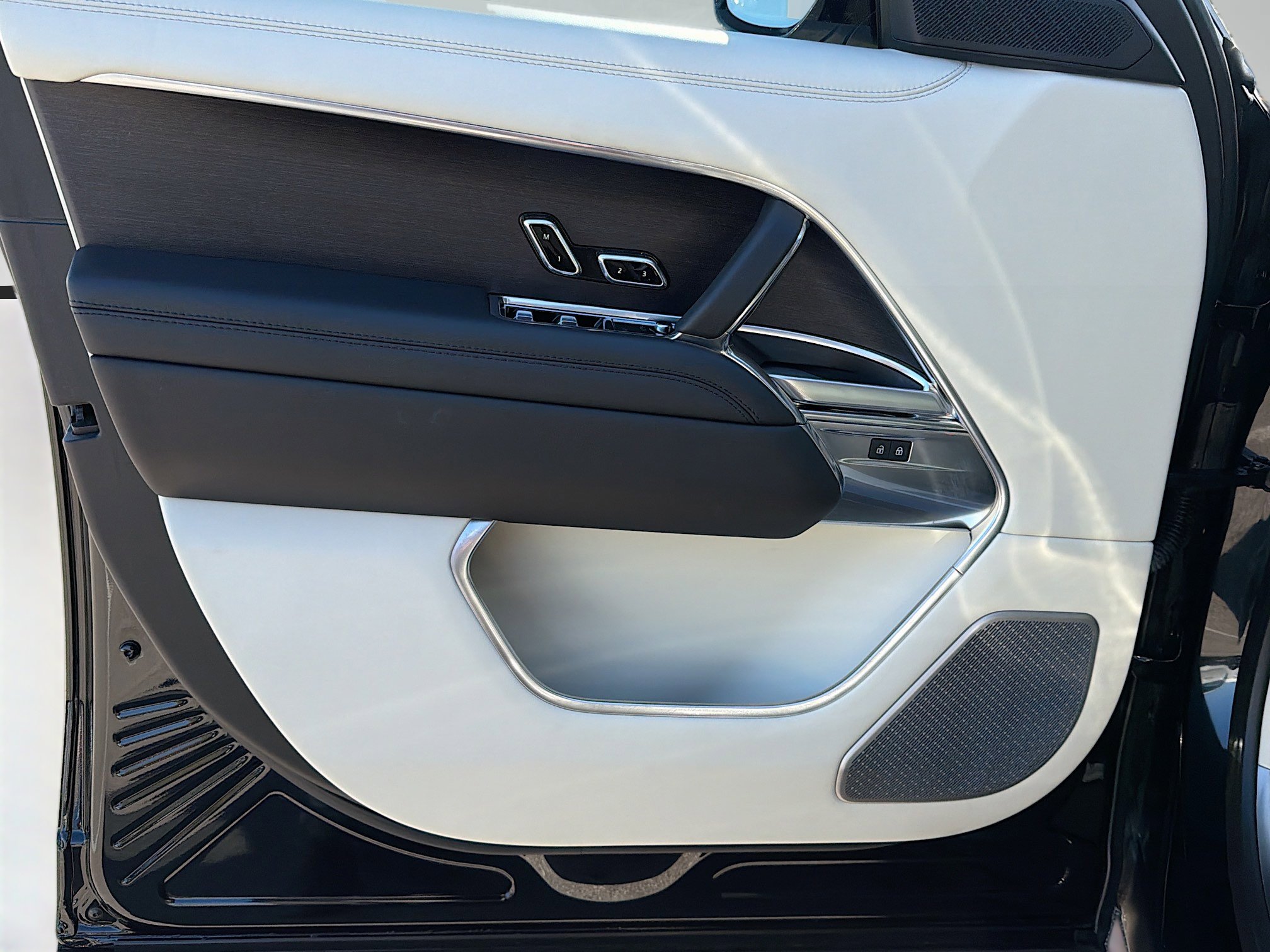 Used 2024 Land Rover Range Rover Autobiography AWD/4WD image 22