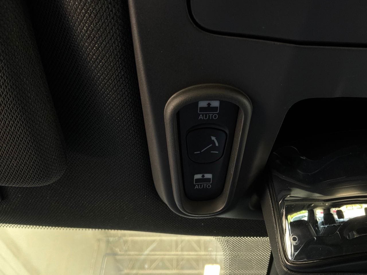 Used 2025 Chrysler Pacifica Limited FWD image 24