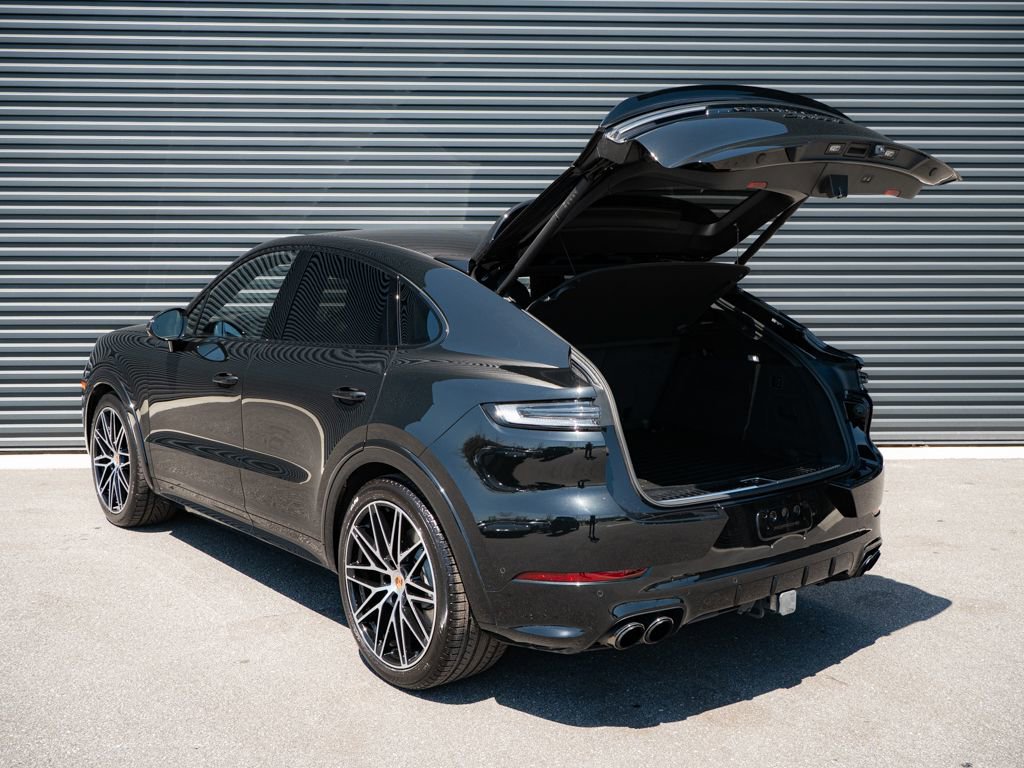 Used 2025 Porsche Cayenne GTS image 33
