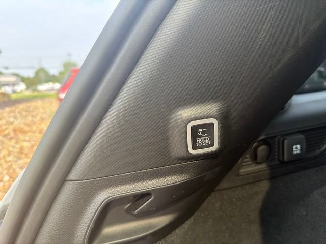 Used 2023 Jeep Grand Cherokee Overland AWD/4WD image 9