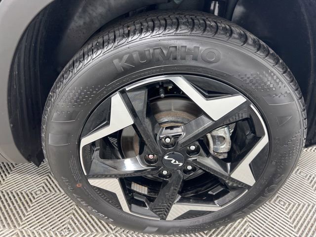 Used 2025 Kia Seltos EX image 10