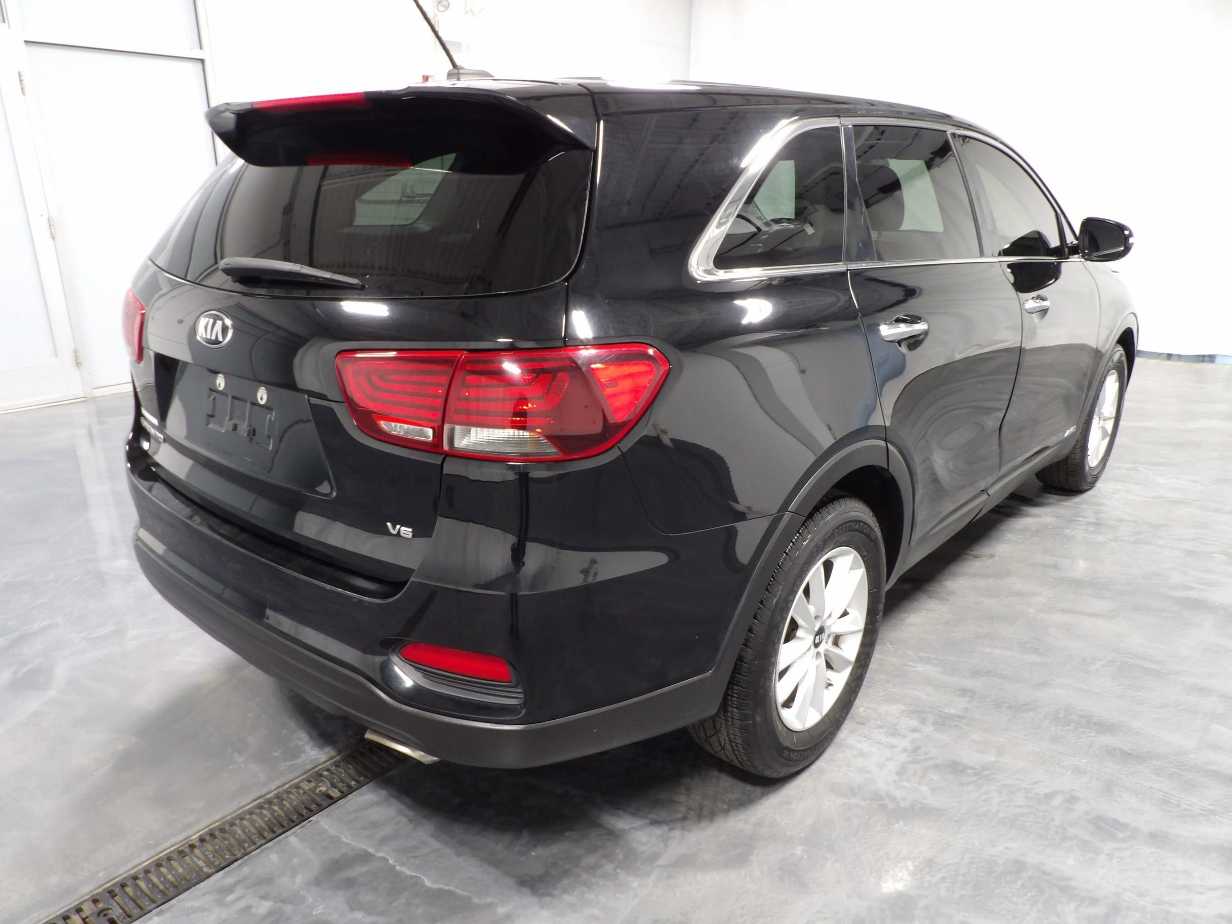 Used 2019 Kia Sorento LX image 3