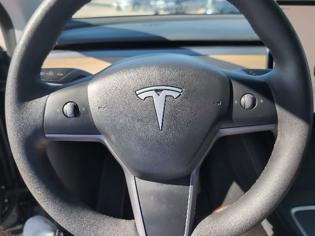 Used 2023 Tesla Model Y Long Range image 11