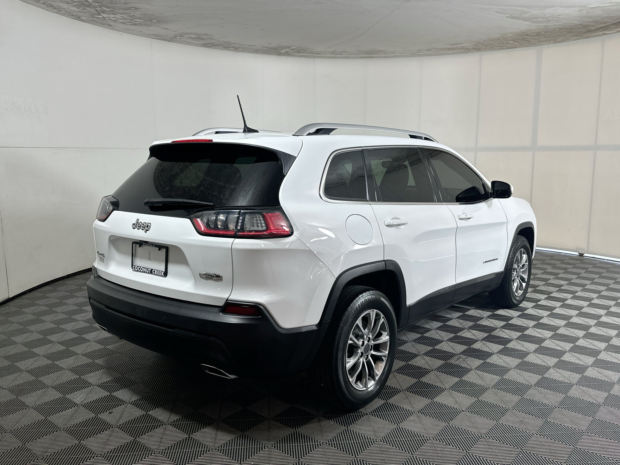 Used 2021 Jeep Cherokee Latitude Lux AWD/4WD image 3