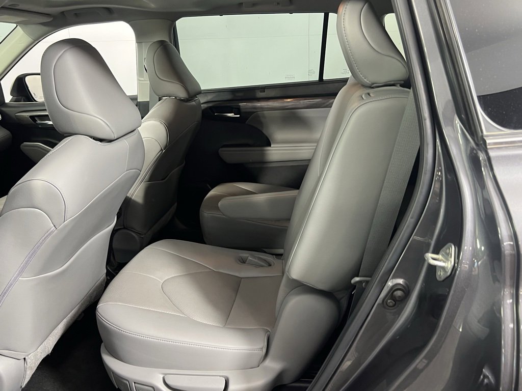 Used 2023 Toyota Highlander Limited image 22