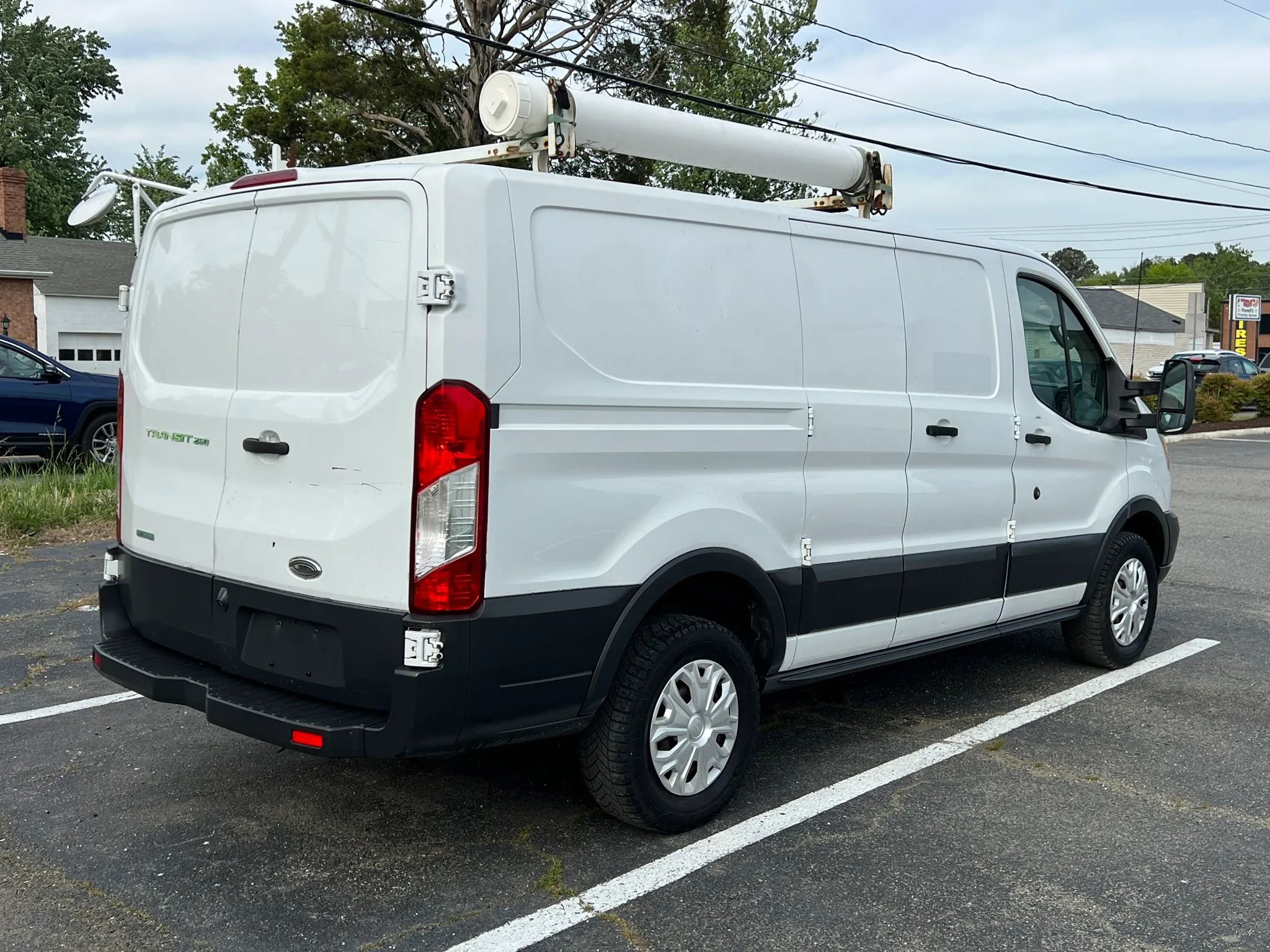 Used 2015 Ford Transit 250 130 Low Roof w/ Exterior Upgrade Package RWD image 17