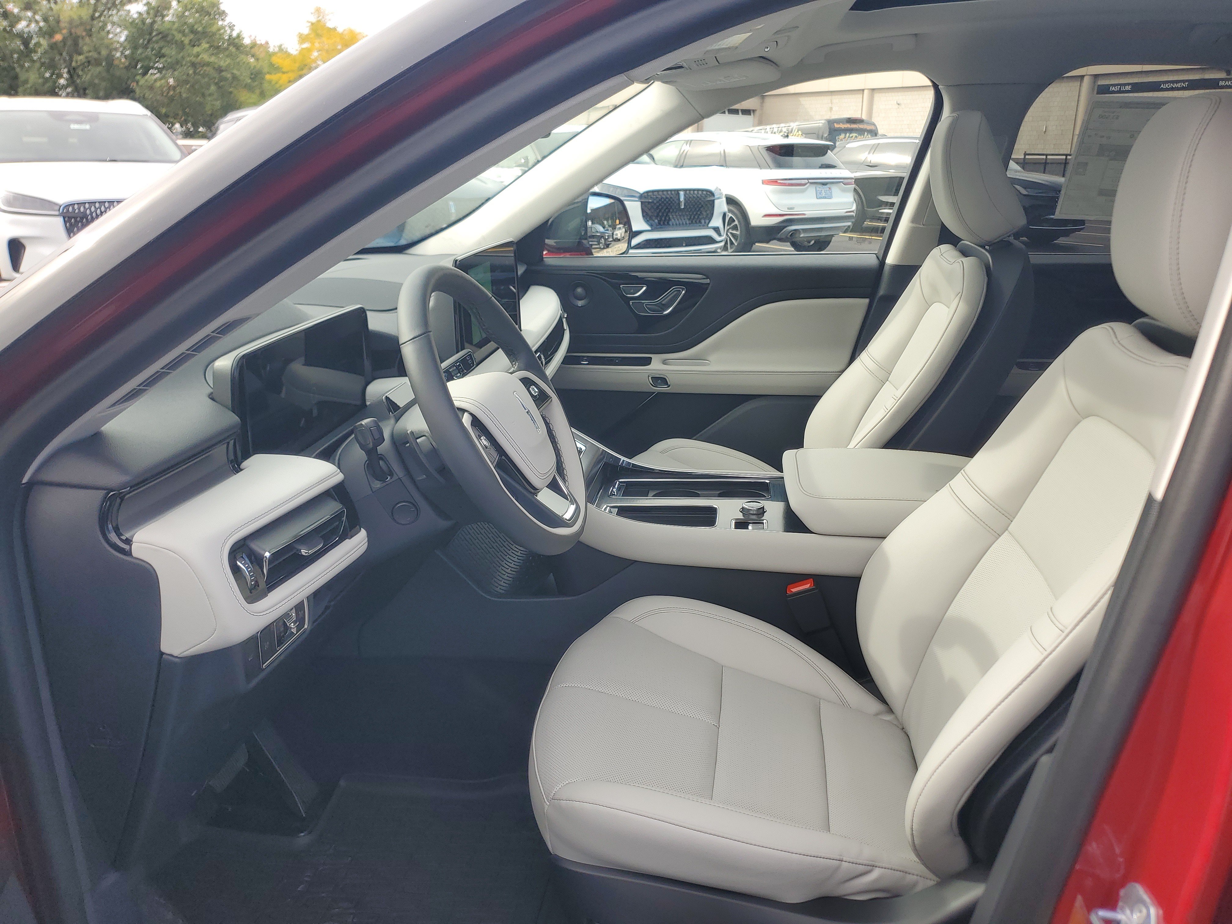 New 2027 Lincoln Aviator AWD image 11