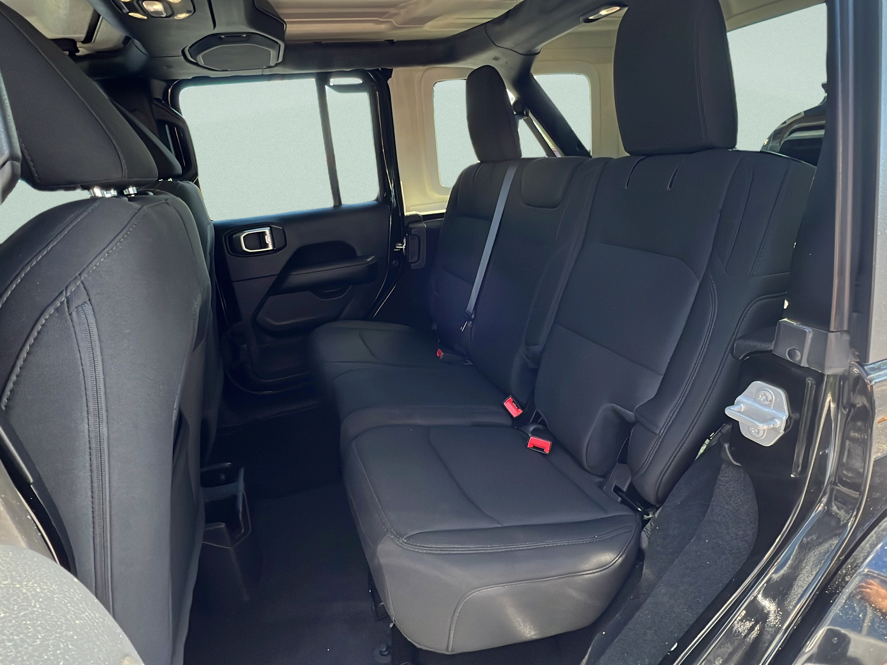 Used 2019 Jeep Wrangler Unlimited Sahara AWD/4WD image 10