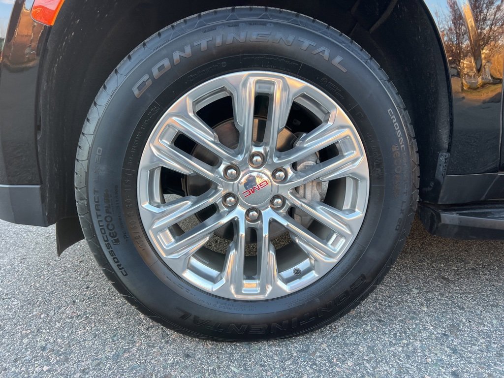 Used 2024 GMC Yukon XL SLT w/ SLT Premium Package image 10