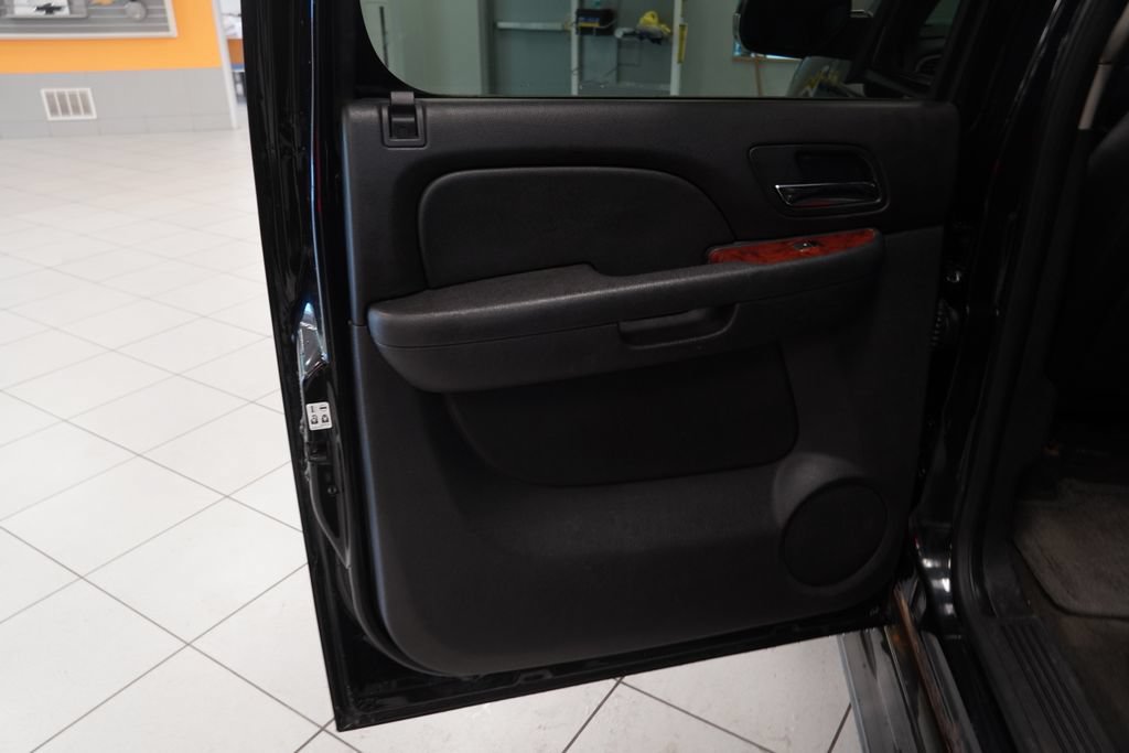 Used 2012 Chevrolet Suburban LT AWD/4WD image 22