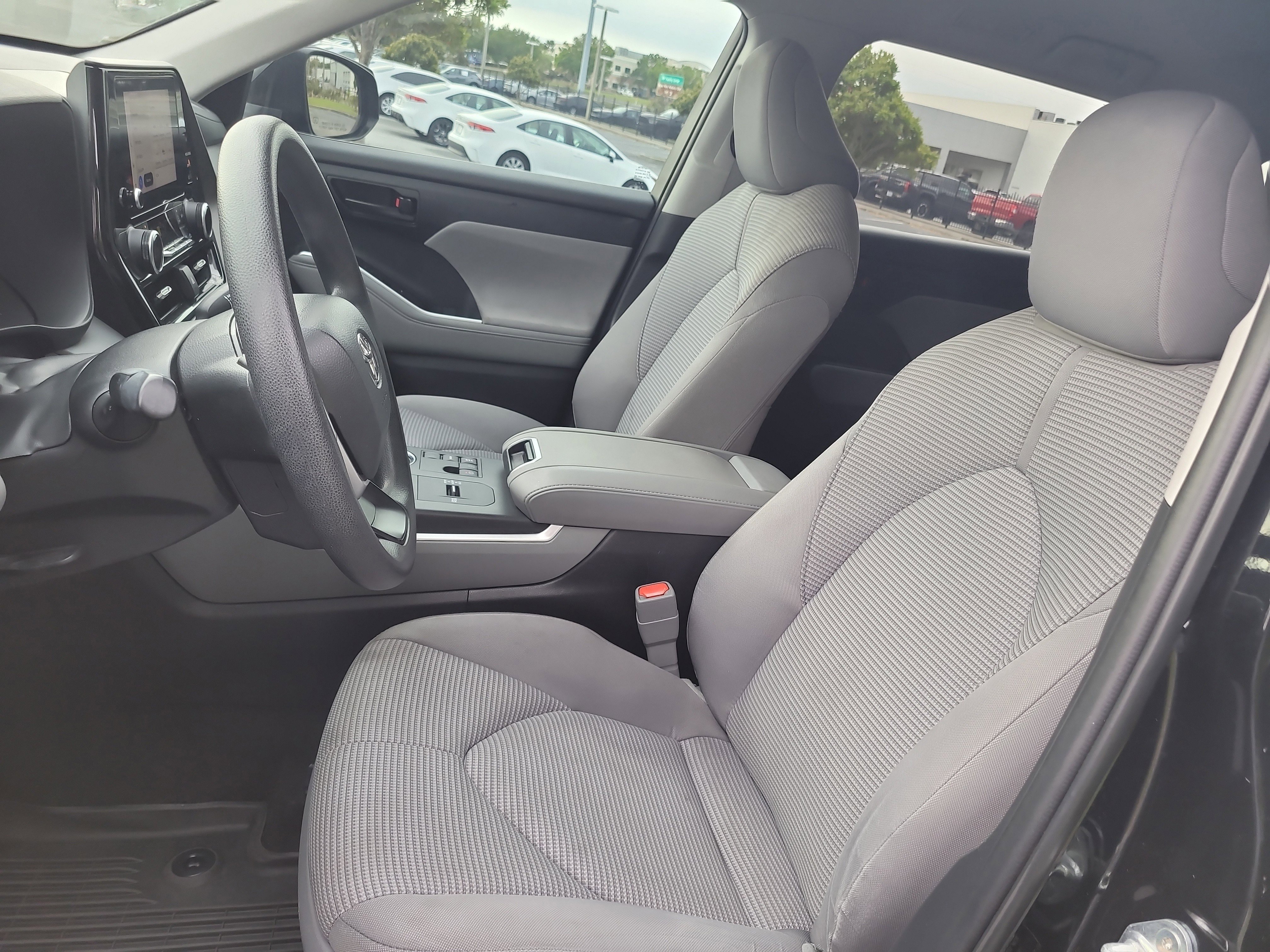 Used 2023 Toyota Highlander L FWD image 21