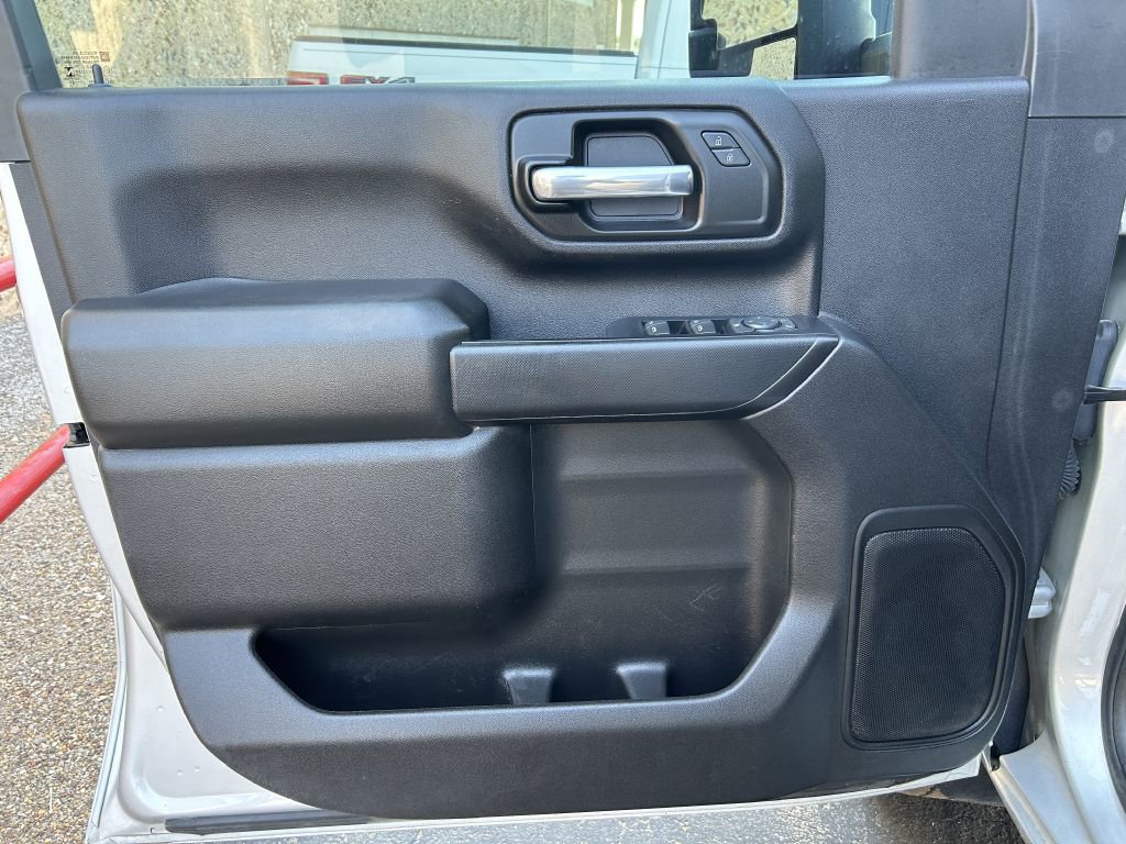 Used 2023 Chevrolet Silverado 2500 Custom w/ Custom Value Package image 2