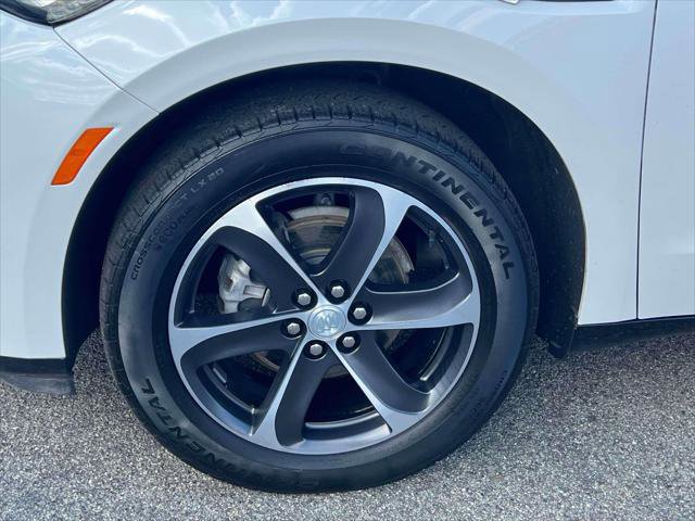 Used 2022 Buick Enclave Essence w/ Sport Touring Edition image 9