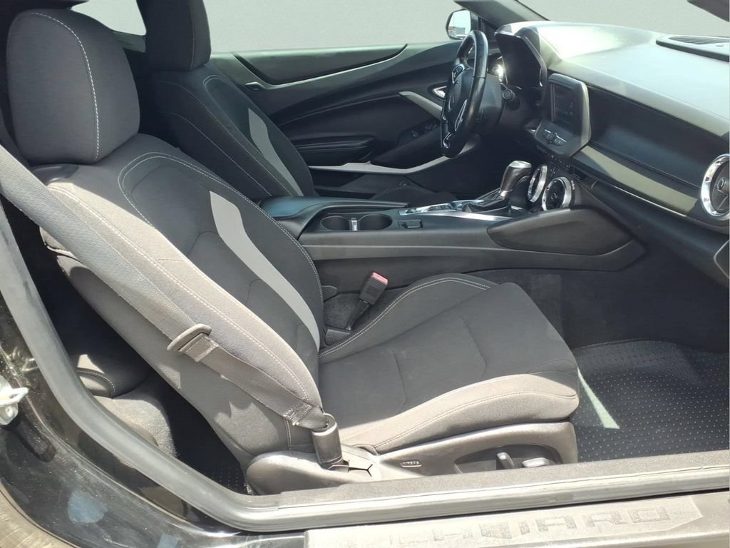 Used 2018 Chevrolet Camaro LT RWD image 11