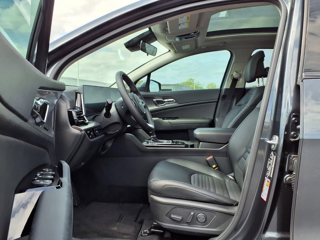 Used 2025 Kia Sportage SX image 24