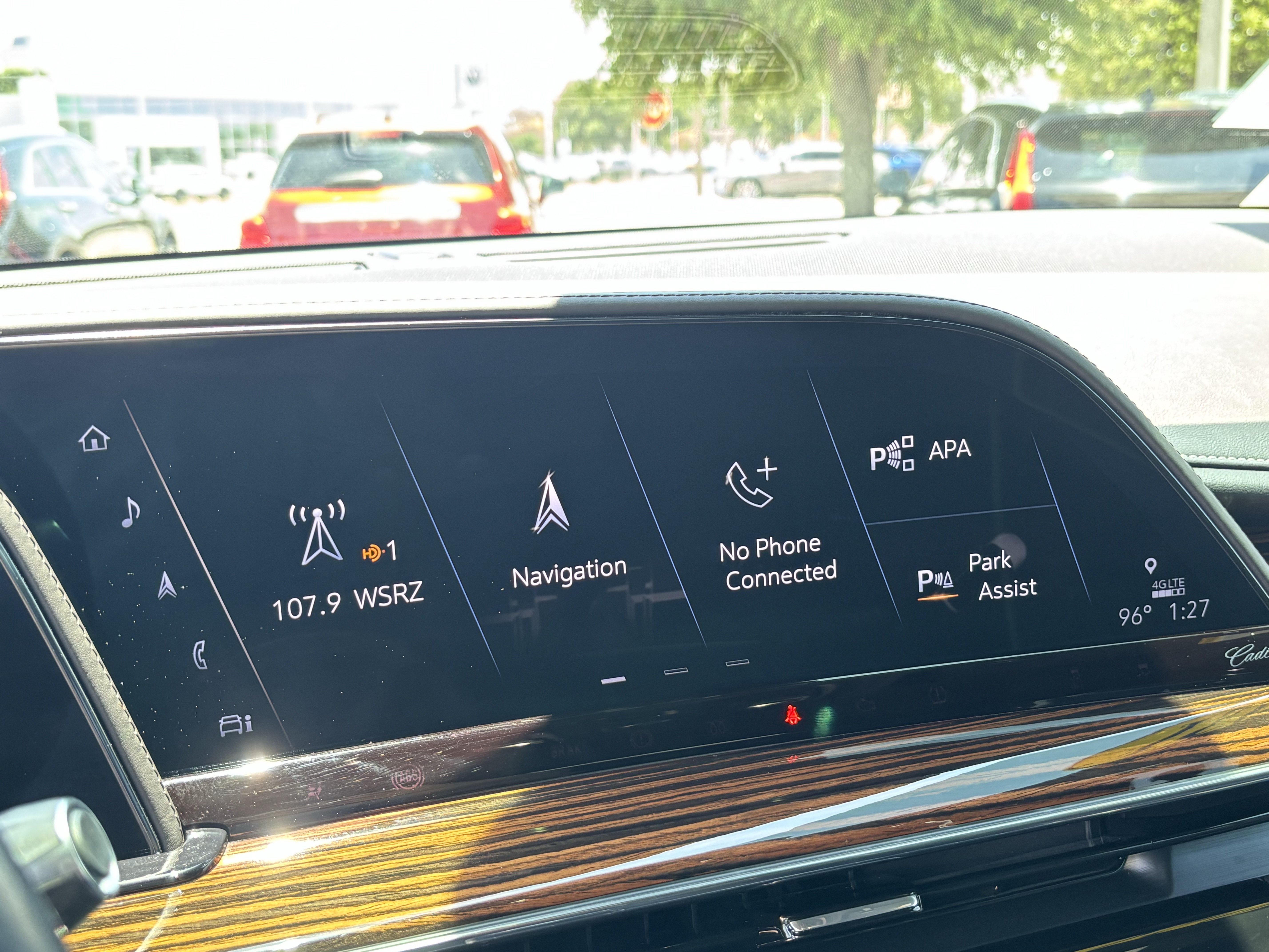 Used 2021 Cadillac Escalade Premium Luxury w/ LPO, Radiant Package AWD/4WD image 22
