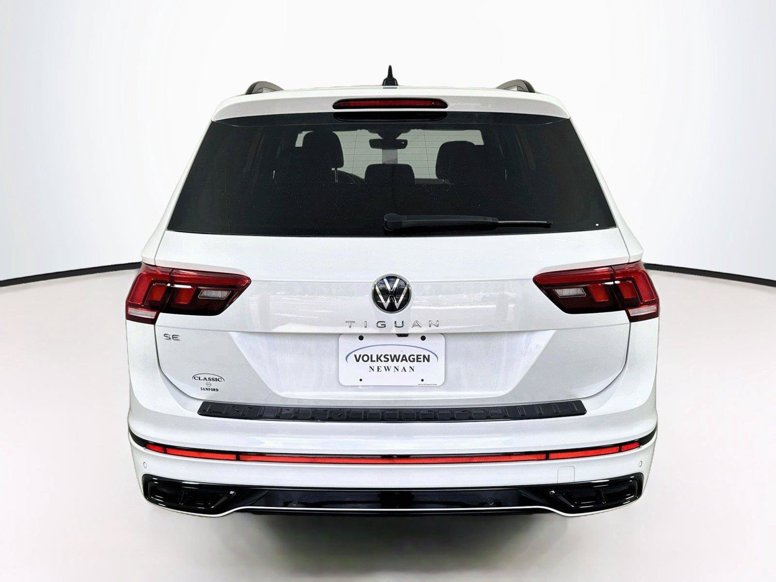 Certified 2023 Volkswagen Tiguan SE R-Line FWD image 5