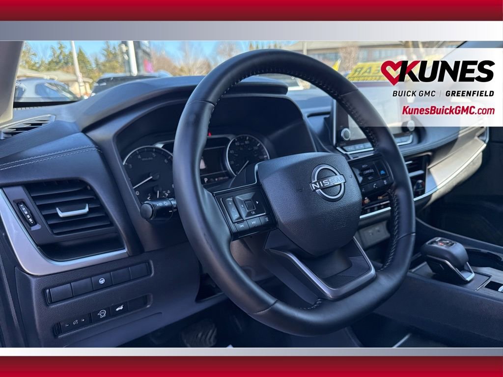 Used 2025 Nissan Rogue SV AWD/4WD image 14
