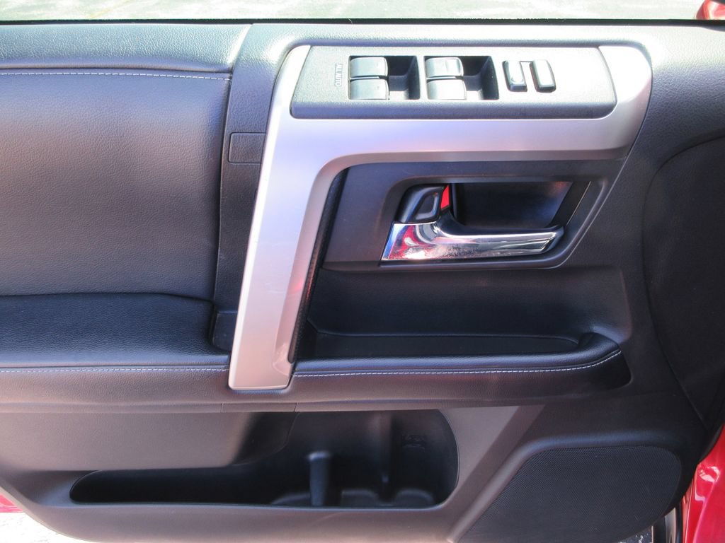 Used 2018 Toyota 4Runner SR5 AWD/4WD image 21