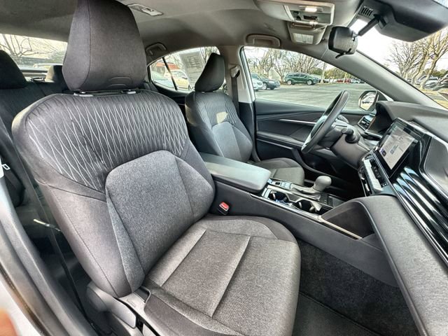 Used 2025 Toyota Camry LE image 32